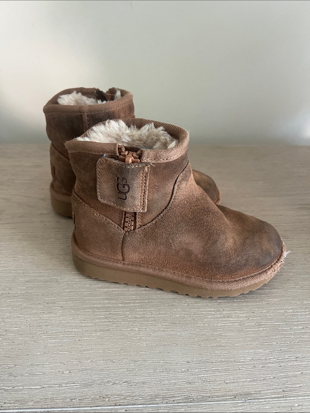 Ugg girls Adri classic mini boot with side zipper size 10